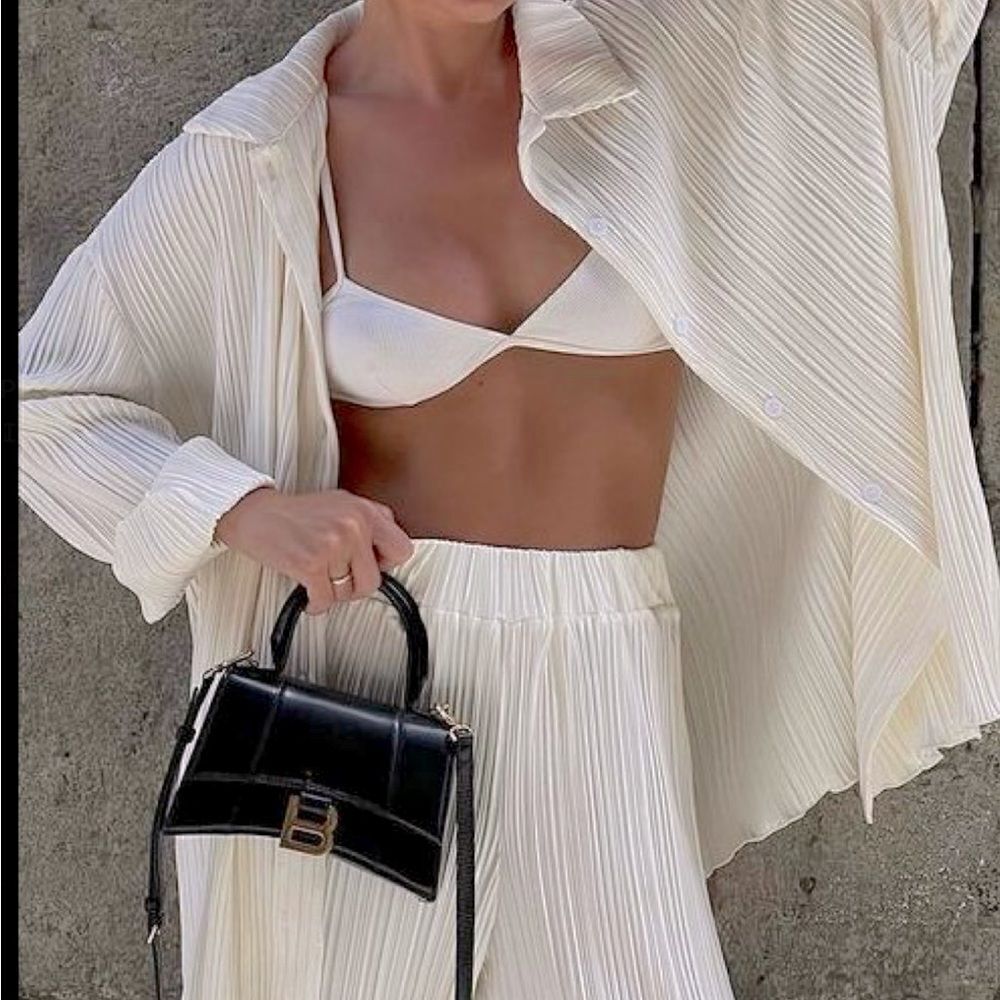 White  plisse set